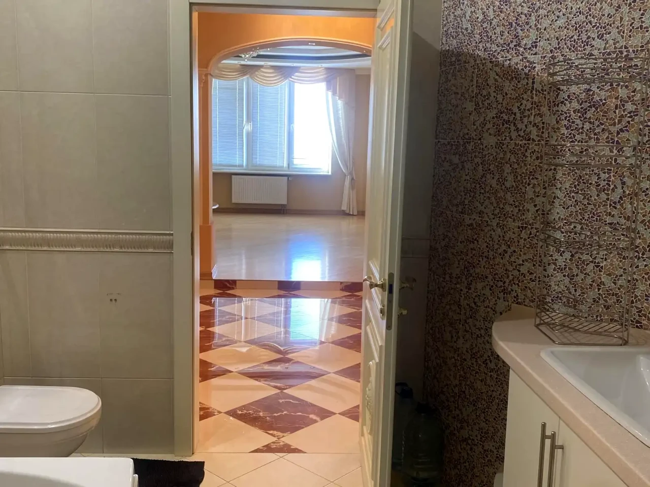 Оренда квартири 3-кімн. 114 м² 22/24 пов.
