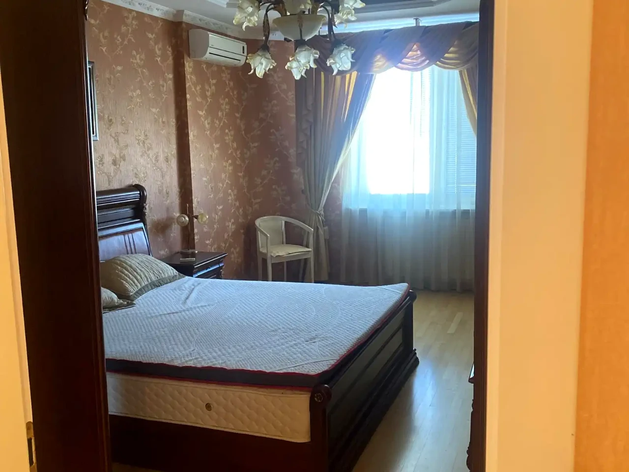 Оренда квартири 3-кімн. 114 м² 22/24 пов.