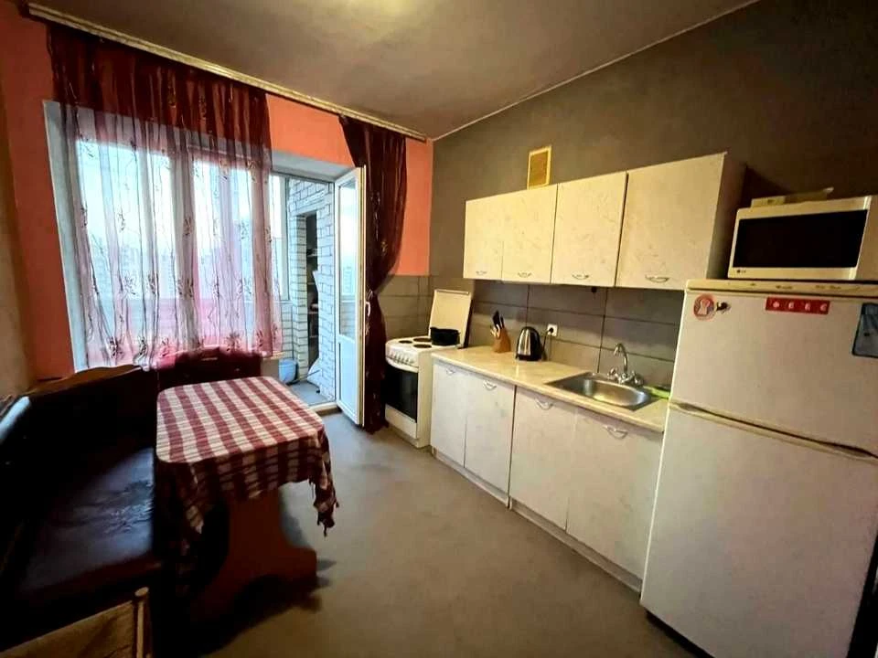 Квартира. Київ, Анни Ахматової вул.