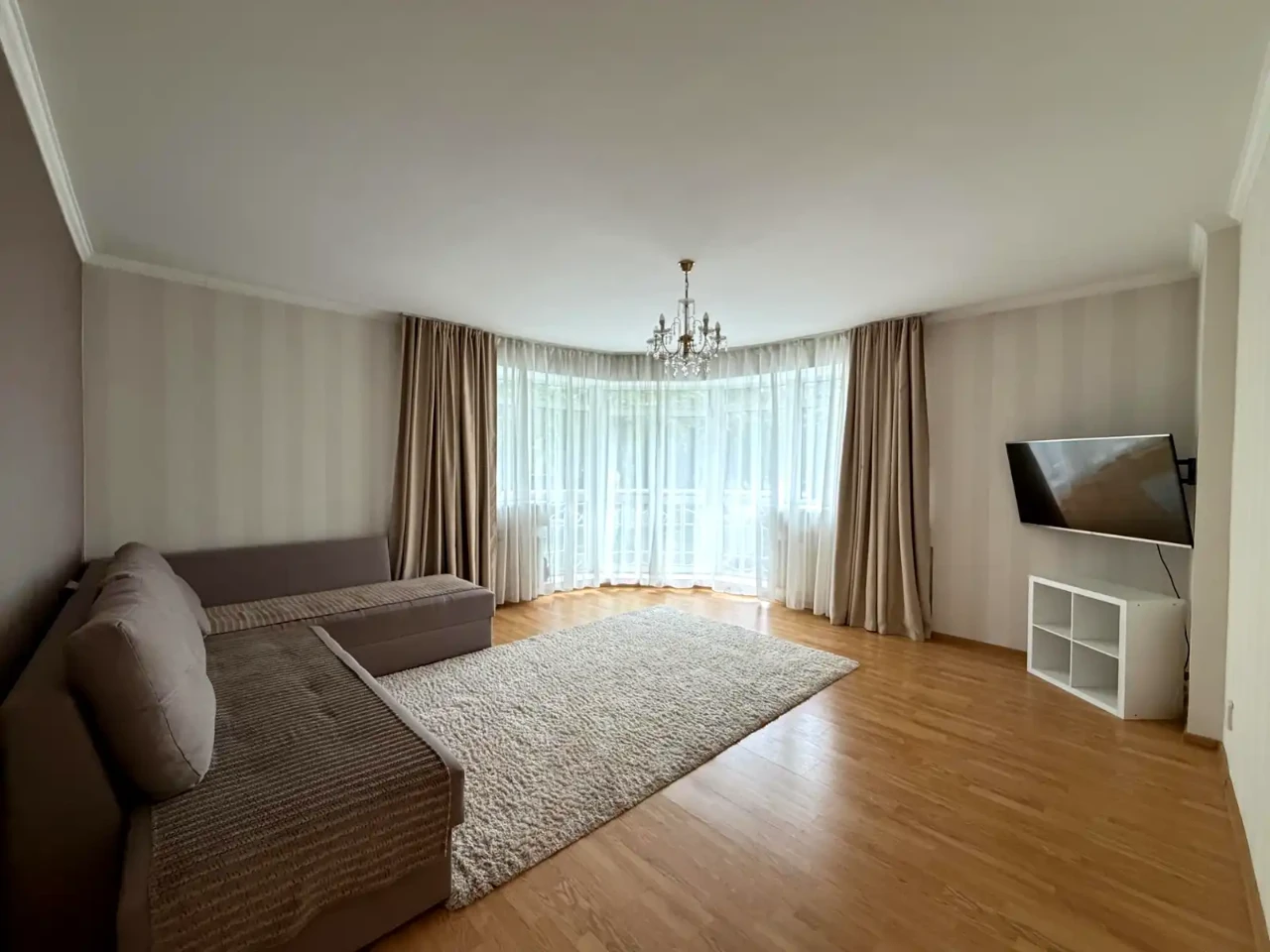 Selling 3-bedroom apartment 98.5 sq m, 2nd floor / 16 floors.