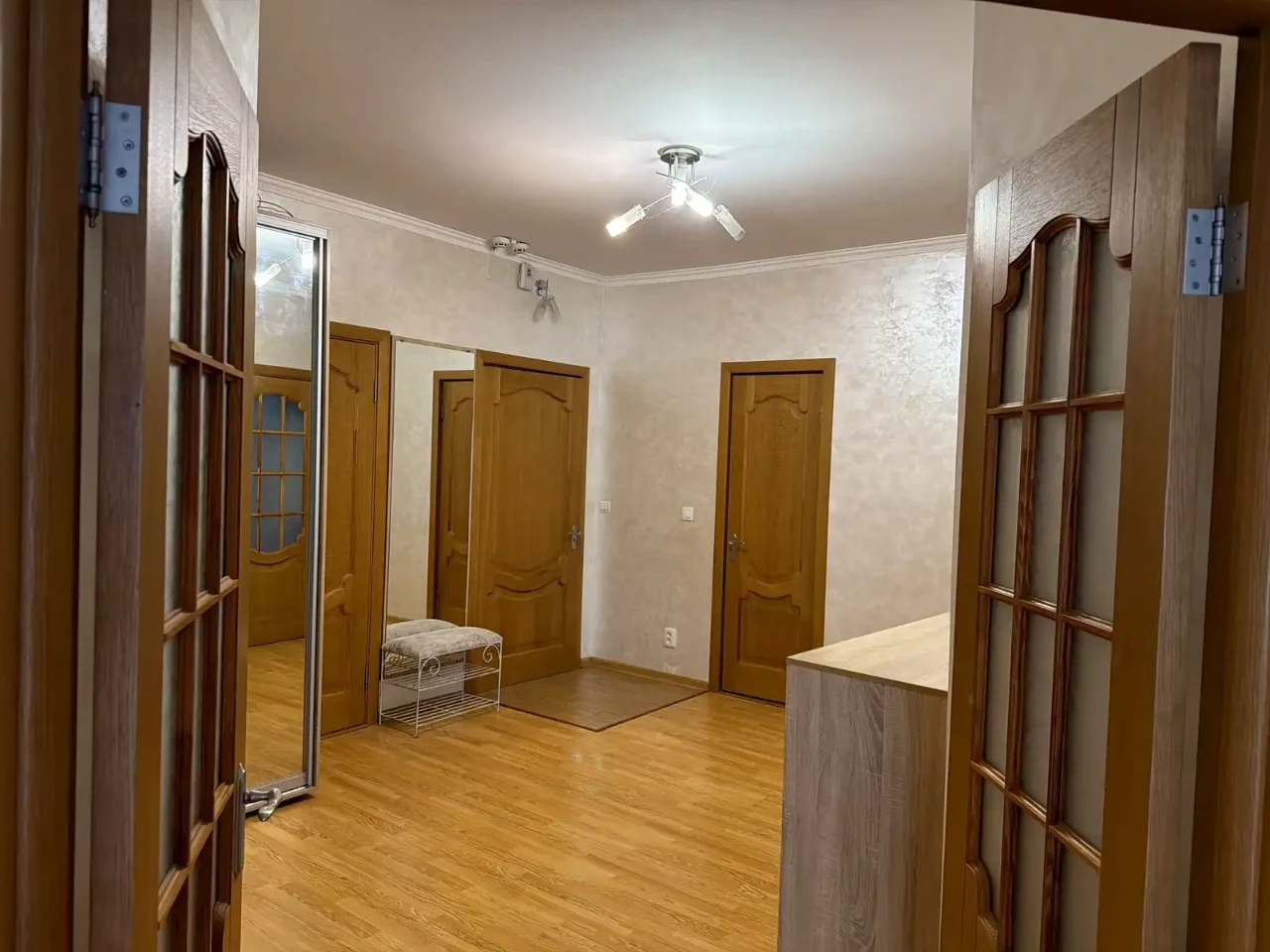 Selling 3-bedroom apartment 98.5 sq m, 2nd floor / 16 floors.