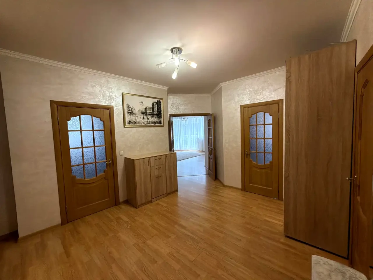 Selling 3-bedroom apartment 98.5 sq m, 2nd floor / 16 floors.