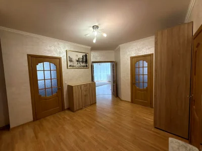 Selling 3-bedroom apartment 98.5 sq m, 2nd floor / 16 floors.