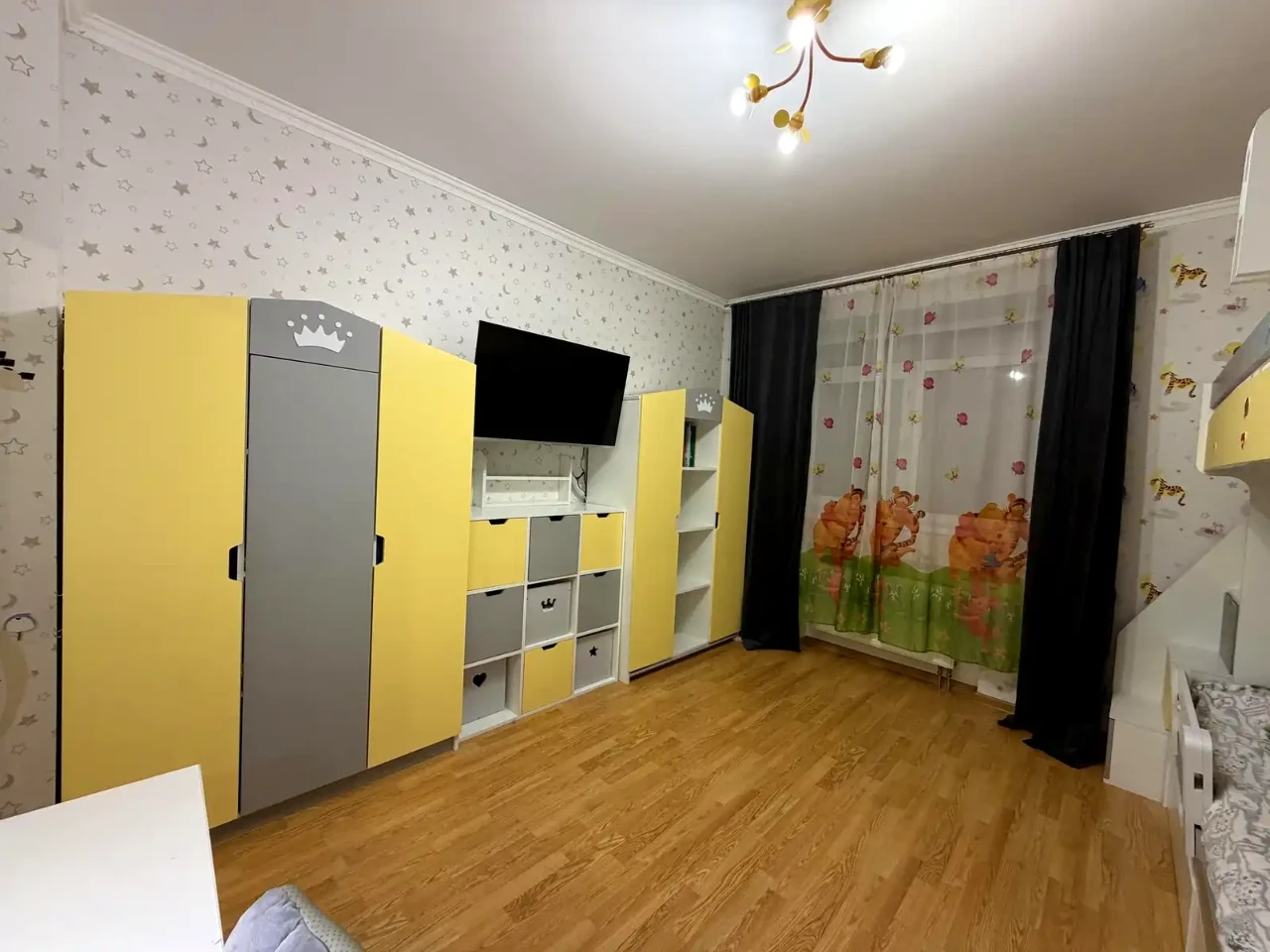Selling 3-bedroom apartment 98.5 sq m, 2nd floor / 16 floors.