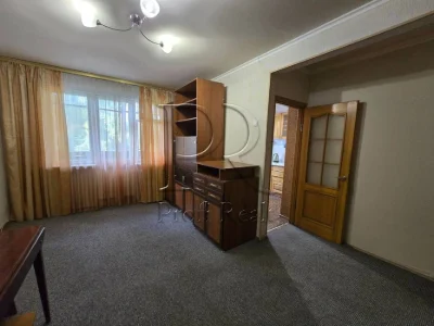 Sale of a 2-room apartment on Donets Street 26