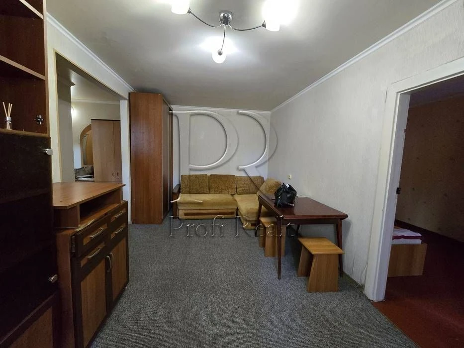 Sale of a 2-room apartment on Donets Street 26
