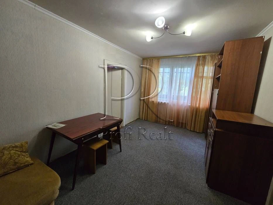 Sale of a 2-room apartment on Donets Street 26