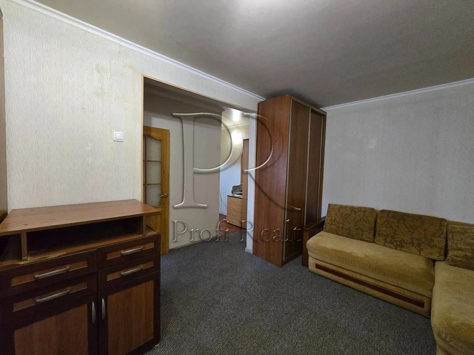 Sale of a 2-room apartment on Donets Street 26