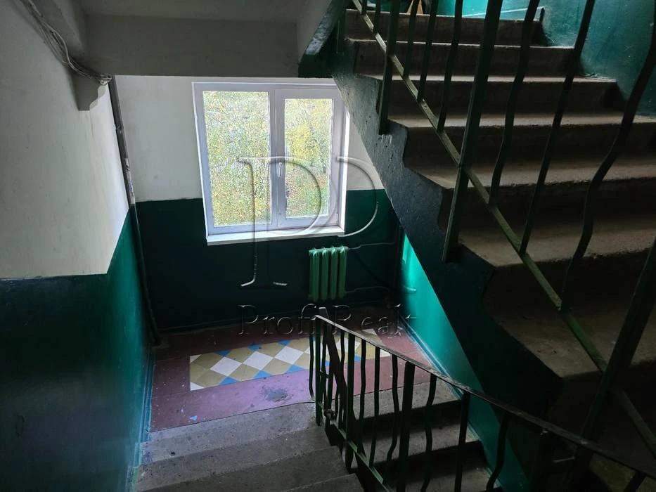 Sale of a 2-room apartment on Donets Street 26