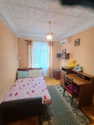 Продаж 3-кімнатної квартири по вул. Радіаторній