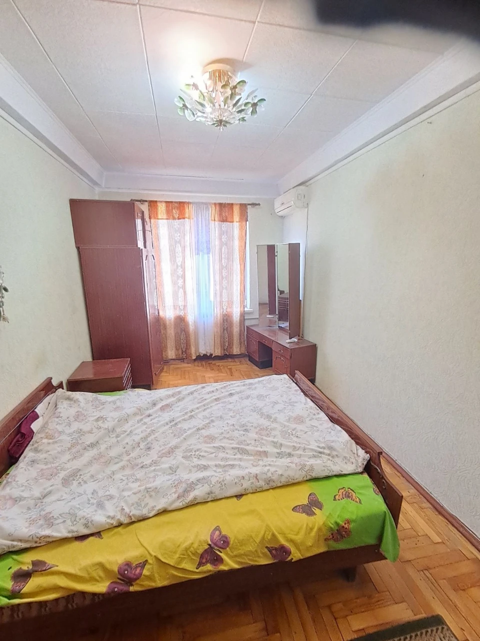 Продаж 3-кімнатної квартири по вул. Радіаторній