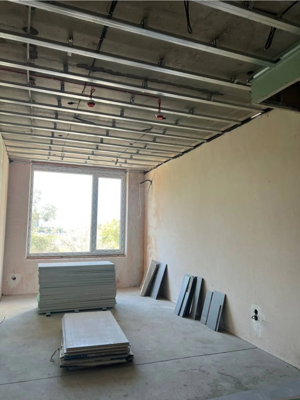 Sale of a 1-room apartment in the "Metropolis" residential complex (Building 3.3) without % -
