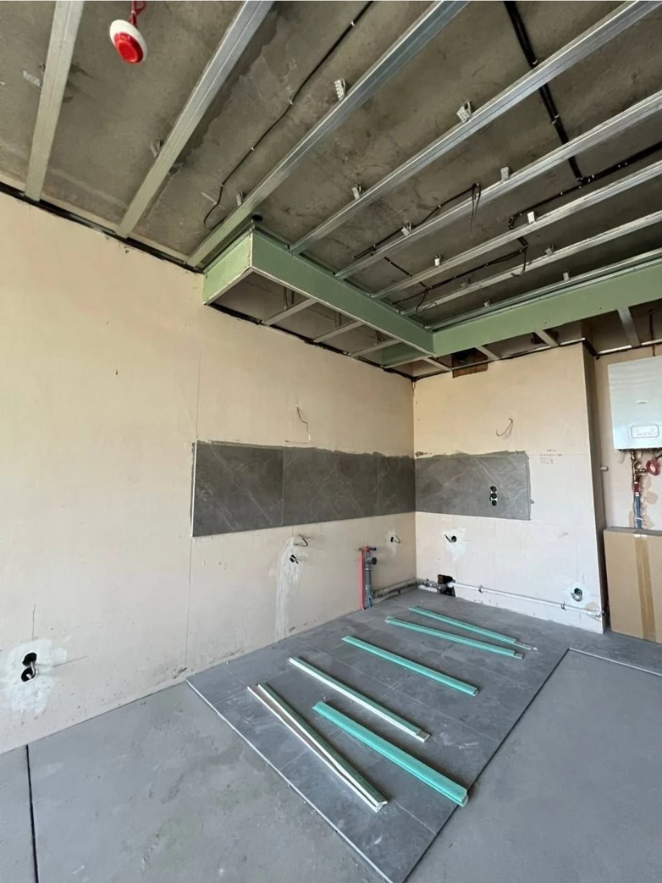 Sale of a 1-room apartment in the "Metropolis" residential complex (Building 3.3) without % -