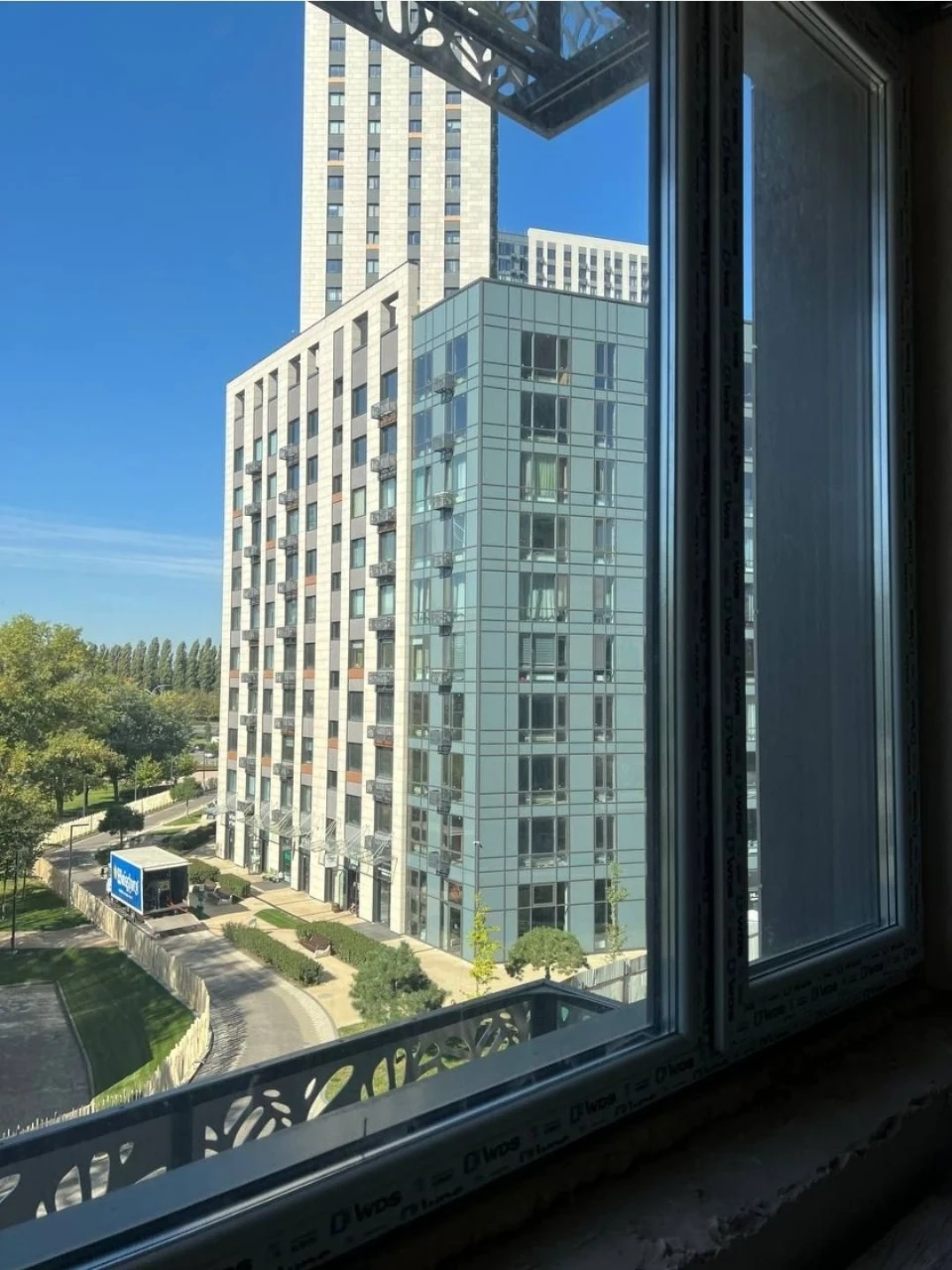 Sale of a 1-room apartment in the "Metropolis" residential complex (Building 3.3) without % -