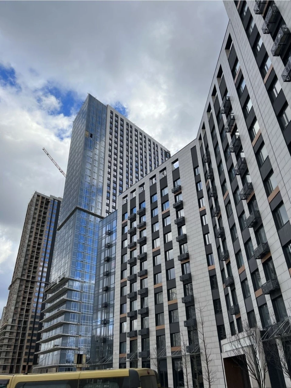 Sale of a 1-room apartment in the "Metropolis" residential complex (Building 3.3) without % -