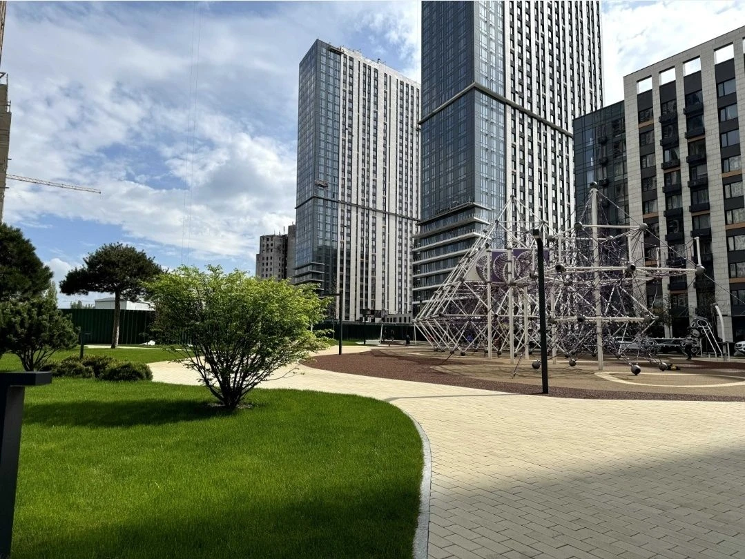 Sale of a 1-room apartment in the "Metropolis" residential complex (Building 3.3) without % -