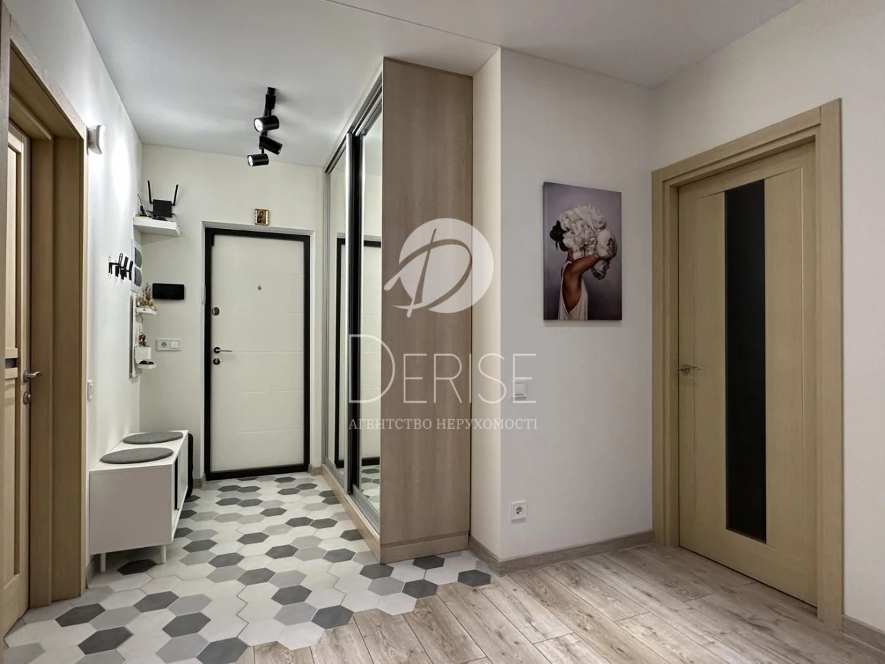 #15622 Sale of 2-room apartment near the metro with renovation, Veлика Street