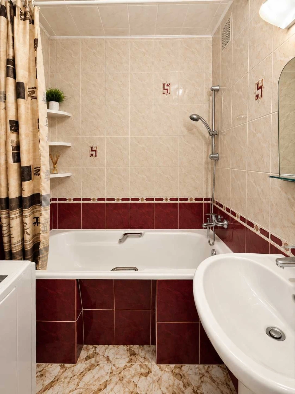 For Sale: 3-Bedroom Apartment in Fontan with Gas in a Brick Building