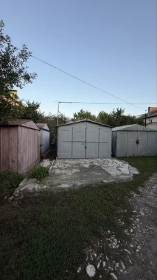 Продається 2кімнатна квартира (65кв.м) 1/3 цегляний гараж, капітальний ремонт, меблі