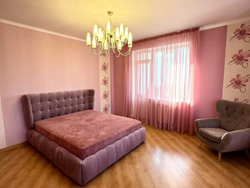 Квартира. Київ, Дніпровська набережна вул.