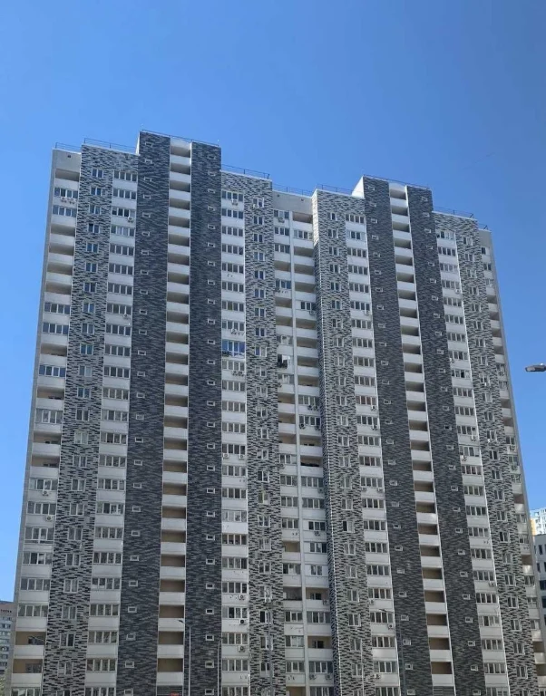 Selling a new apartment 2-bedroom 80 sq m, renovated. Generator. Kharkiv