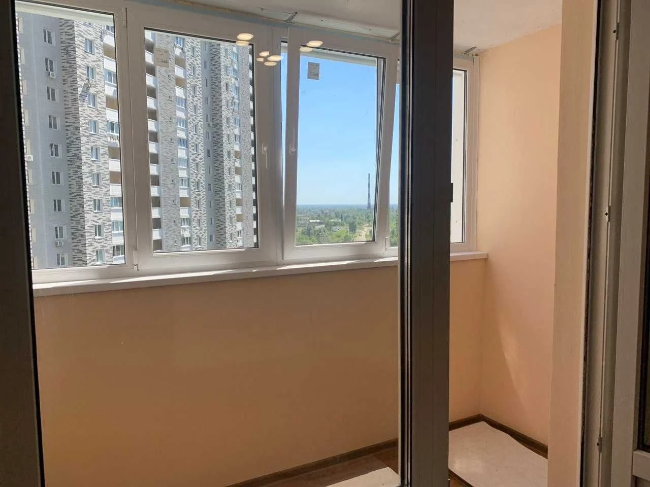 Selling a new apartment 2-bedroom 80 sq m, renovated. Generator. Kharkiv
