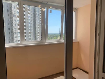 Selling a new apartment 2-bedroom 80 sq m, renovated. Generator. Kharkiv