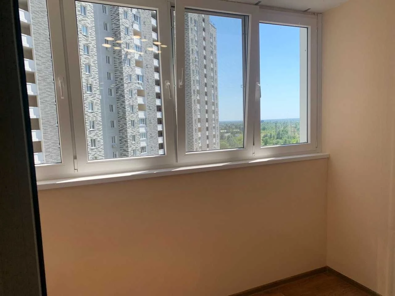 Selling a new apartment 2-bedroom 80 sq m, renovated. Generator. Kharkiv