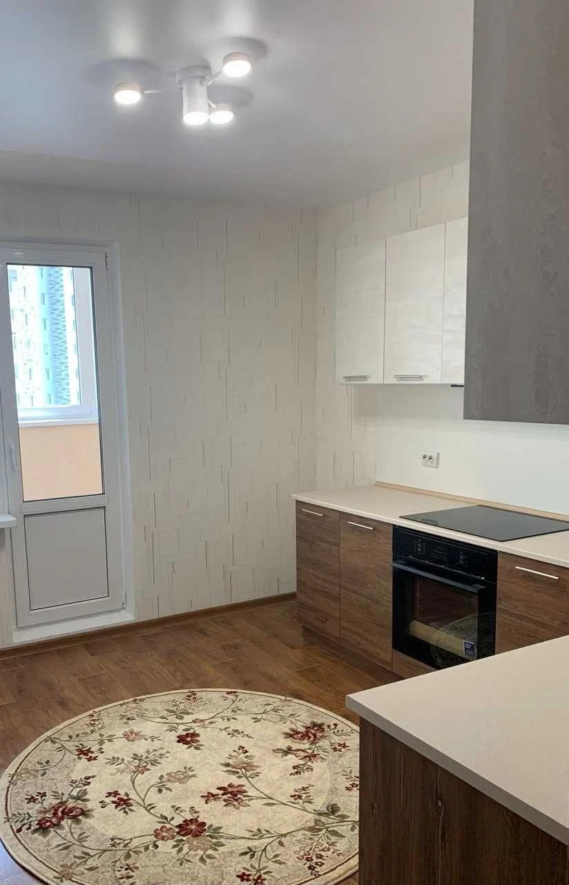 Selling a new apartment 2-bedroom 80 sq m, renovated. Generator. Kharkiv