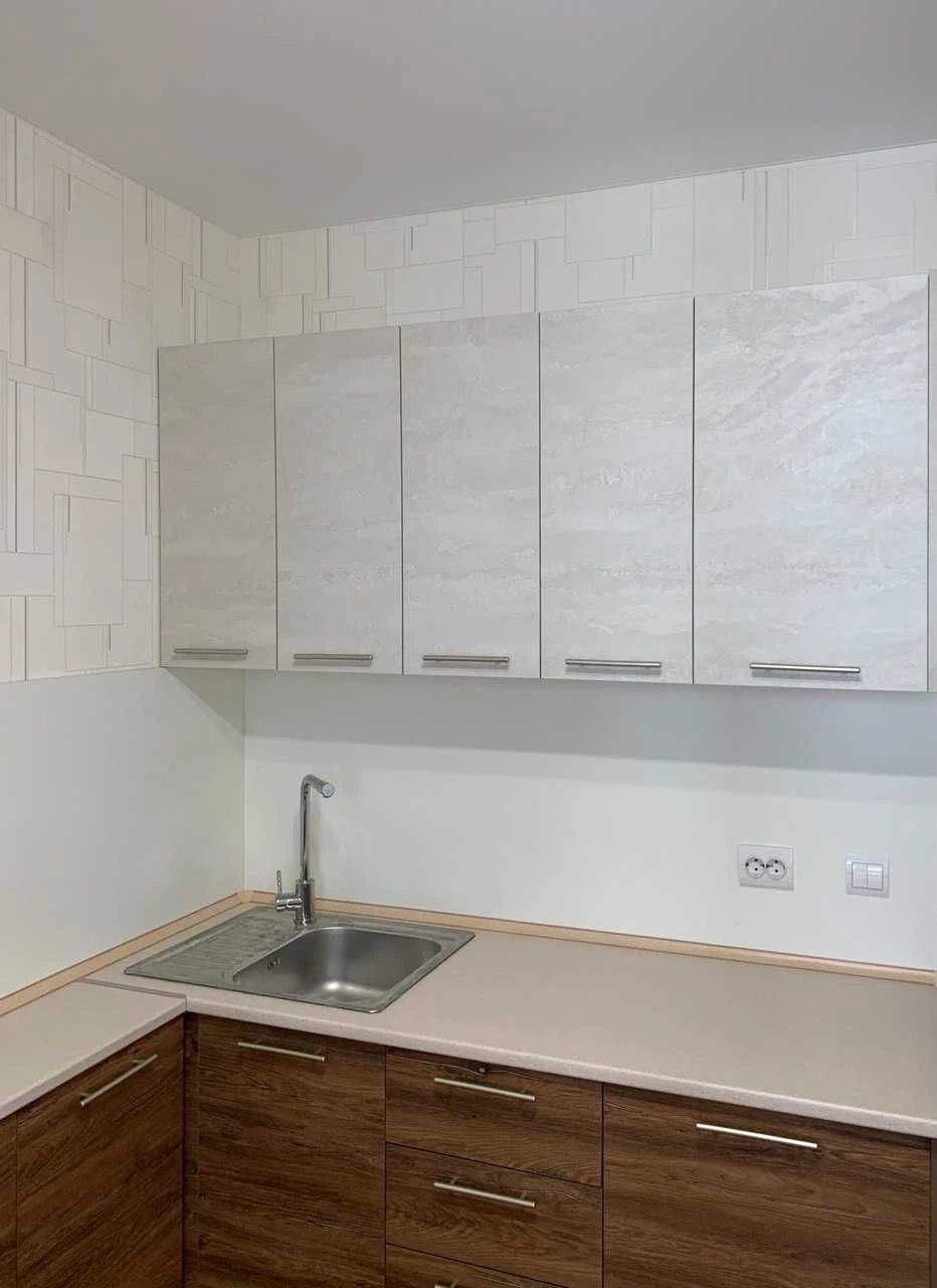 Selling a new apartment 2-bedroom 80 sq m, renovated. Generator. Kharkiv
