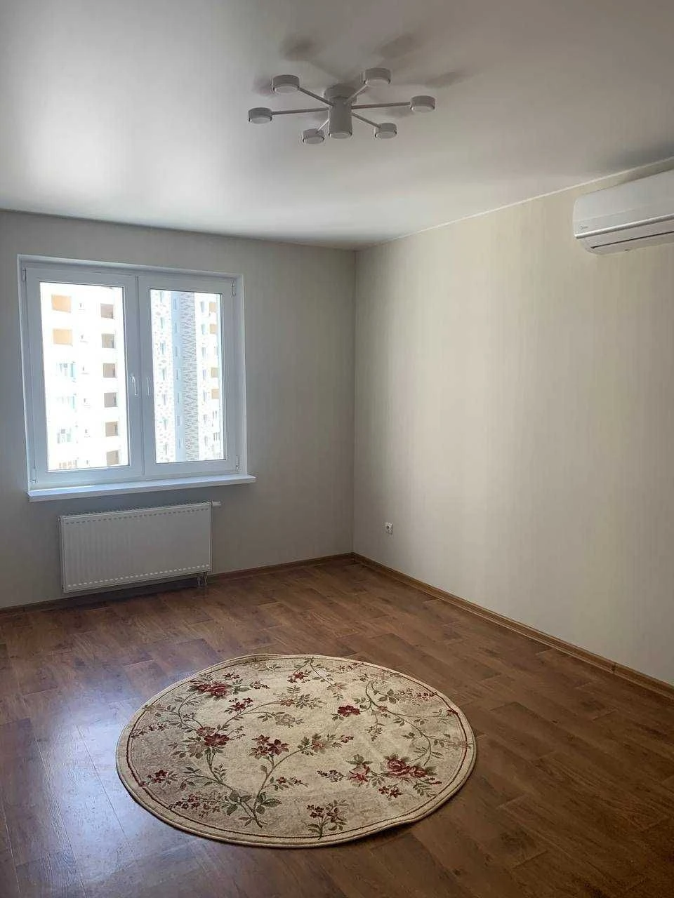 Selling a new apartment 2-bedroom 80 sq m, renovated. Generator. Kharkiv