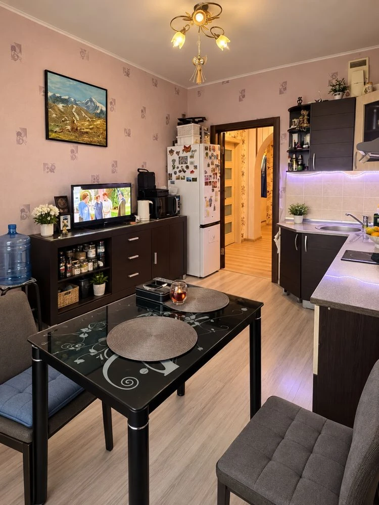 Apartment 2 in Borshchivka, Vasyl Verkhovynets 10