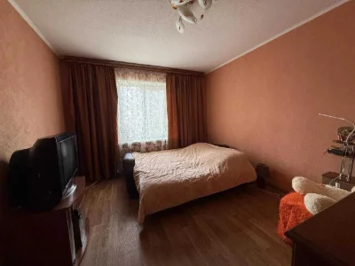 Sale of a 2-room apartment on the 3rd floor of a 9-story building.