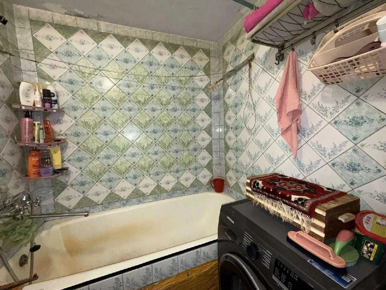Sale of a 2-room apartment on the 3rd floor of a 9-story building.