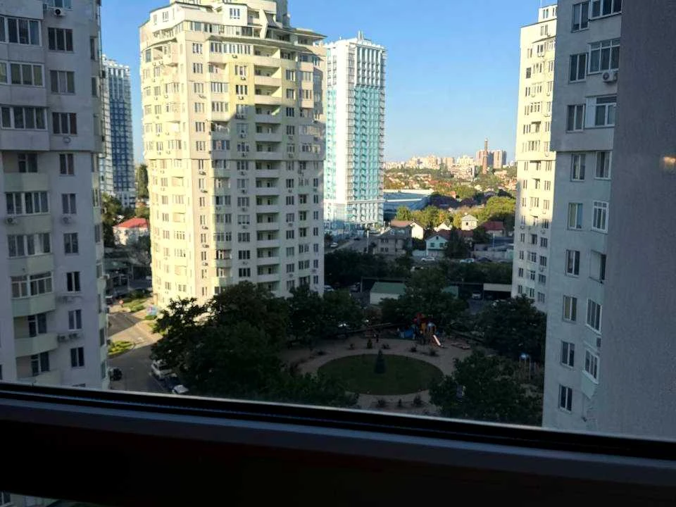 Apartment. Odessa, Berezhova Ave.