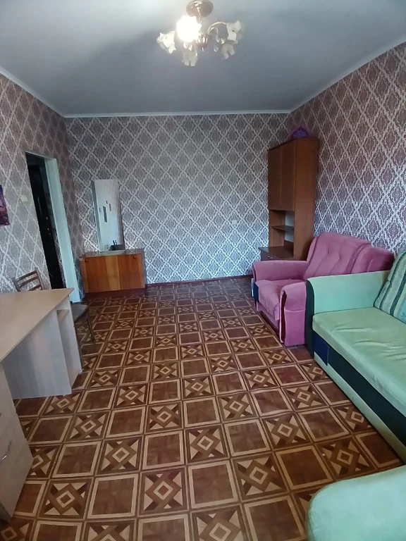For Sale: 1-bedroom apartment on the 2nd and 10th floors of a house. 14000