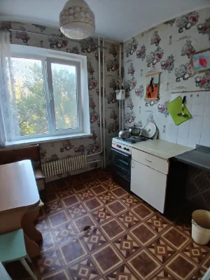 For Sale: 1-bedroom apartment on the 2nd and 10th floors of a house. 14000