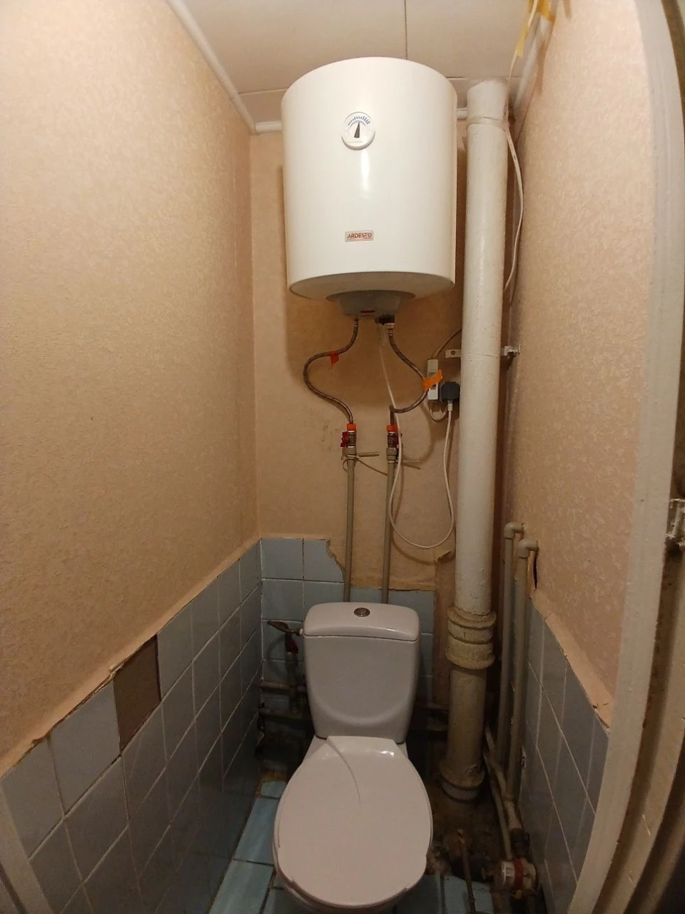For Sale: 1-bedroom apartment on the 2nd and 10th floors of a house. 14000