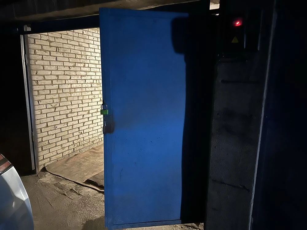 Продається гараж-бокс "Героїв Крут"