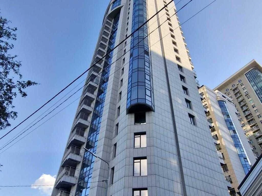 Kyiv, Pechersk district, Botanichnyi Sad microdistrict, Buslvska Street,
