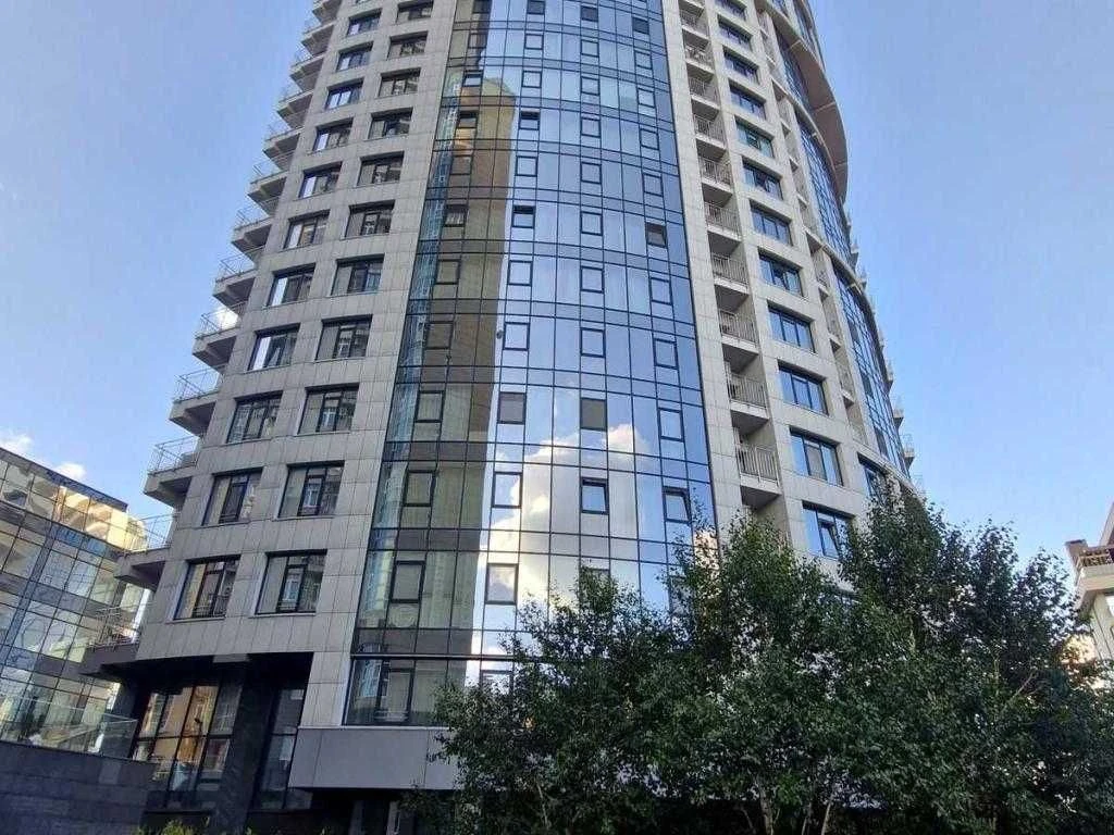 Kyiv, Pechersk district, Botanichnyi Sad microdistrict, Buslvska Street,