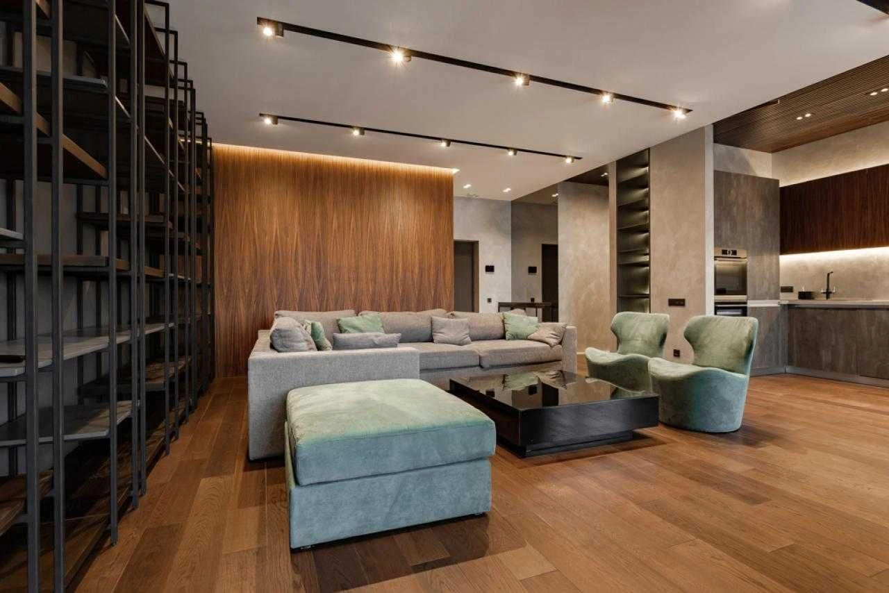 Spacious designer apartment in Prestige Hall