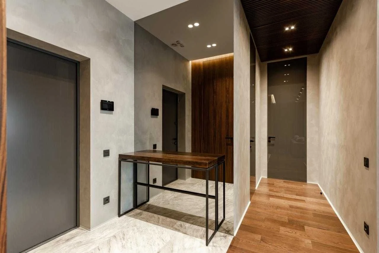 Spacious designer apartment in Prestige Hall