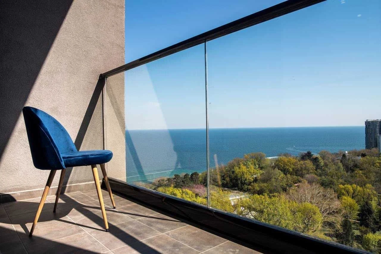 1-bedroom 54 sq.m apartment in the GREENWOOD residential complex. Designer renovation. View.