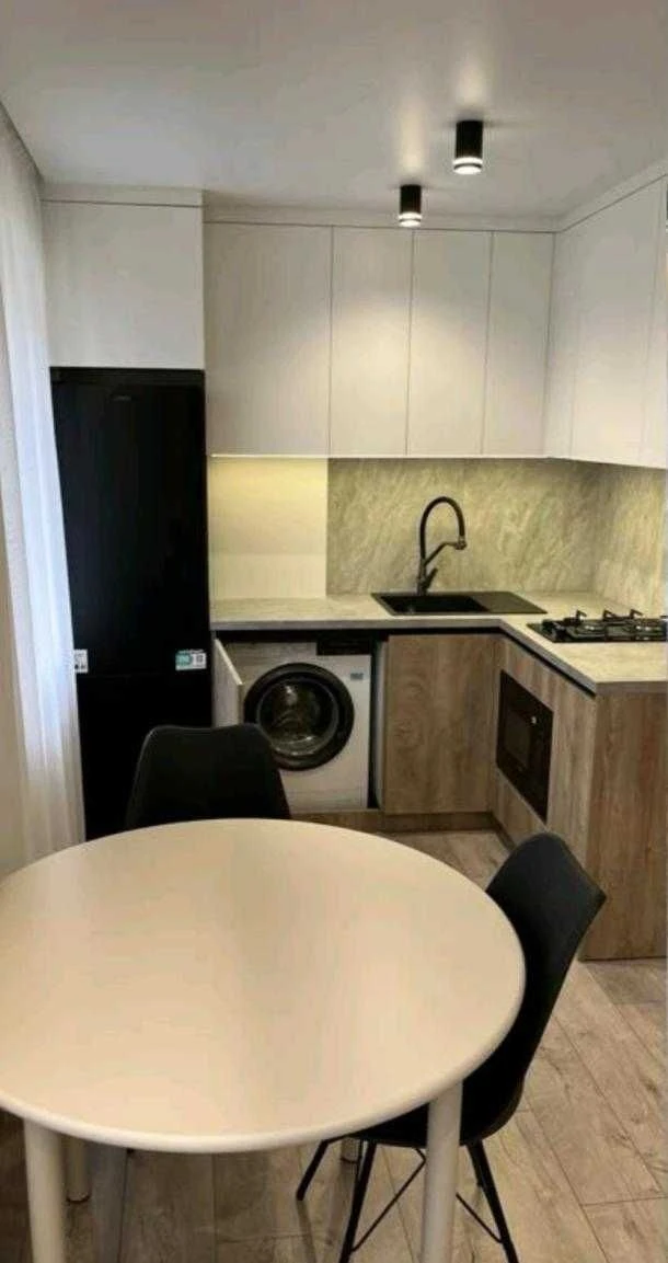 One-bedroom apartment near metro 23 August.