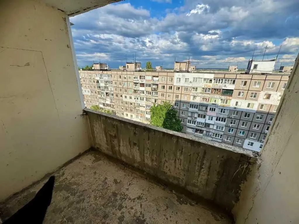 For Sale 2 Room Victory 1. Victory