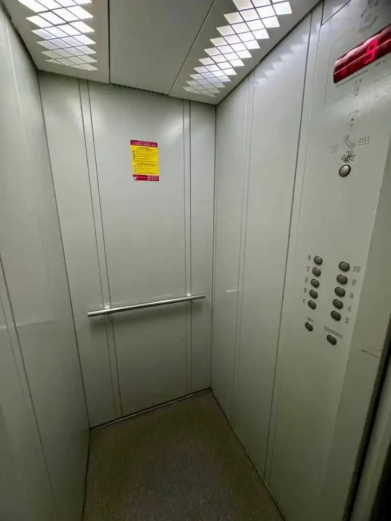 For Sale 2 Room Victory 1. Victory