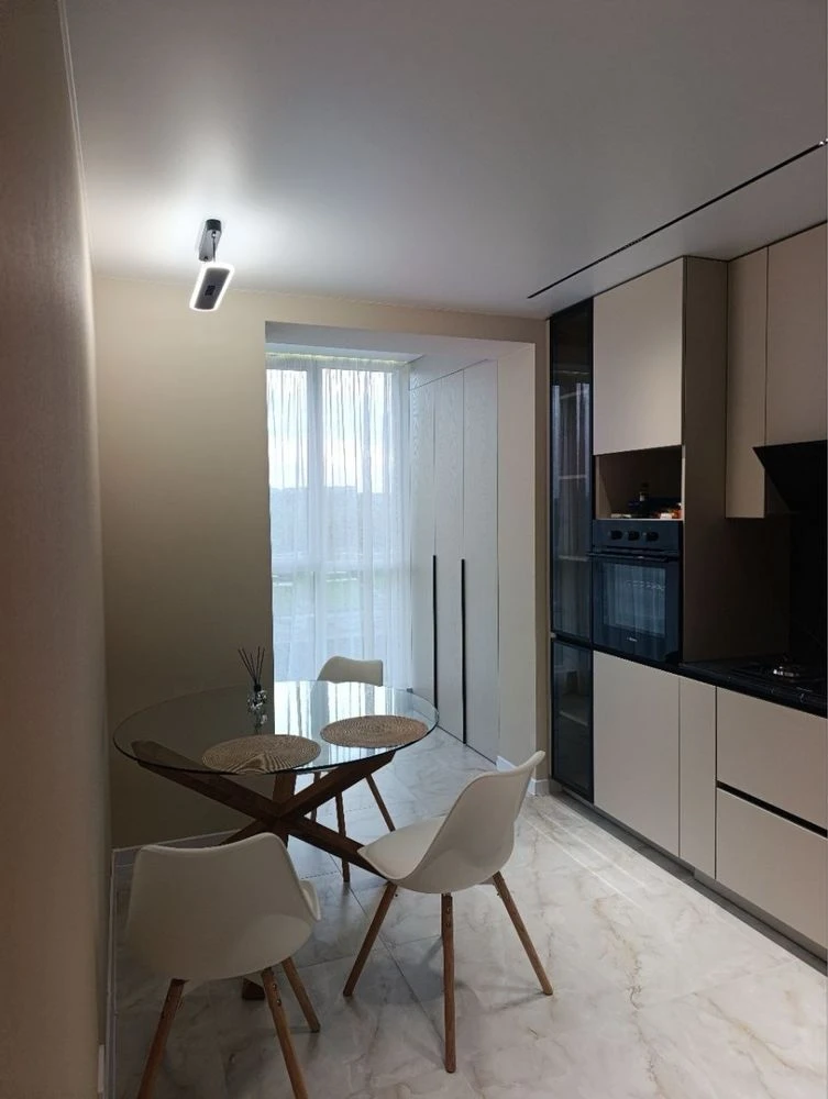 For Sale Apartment (42 sq m) in the "Shaslyvyi" residential complex, "Dafi" shopping center
