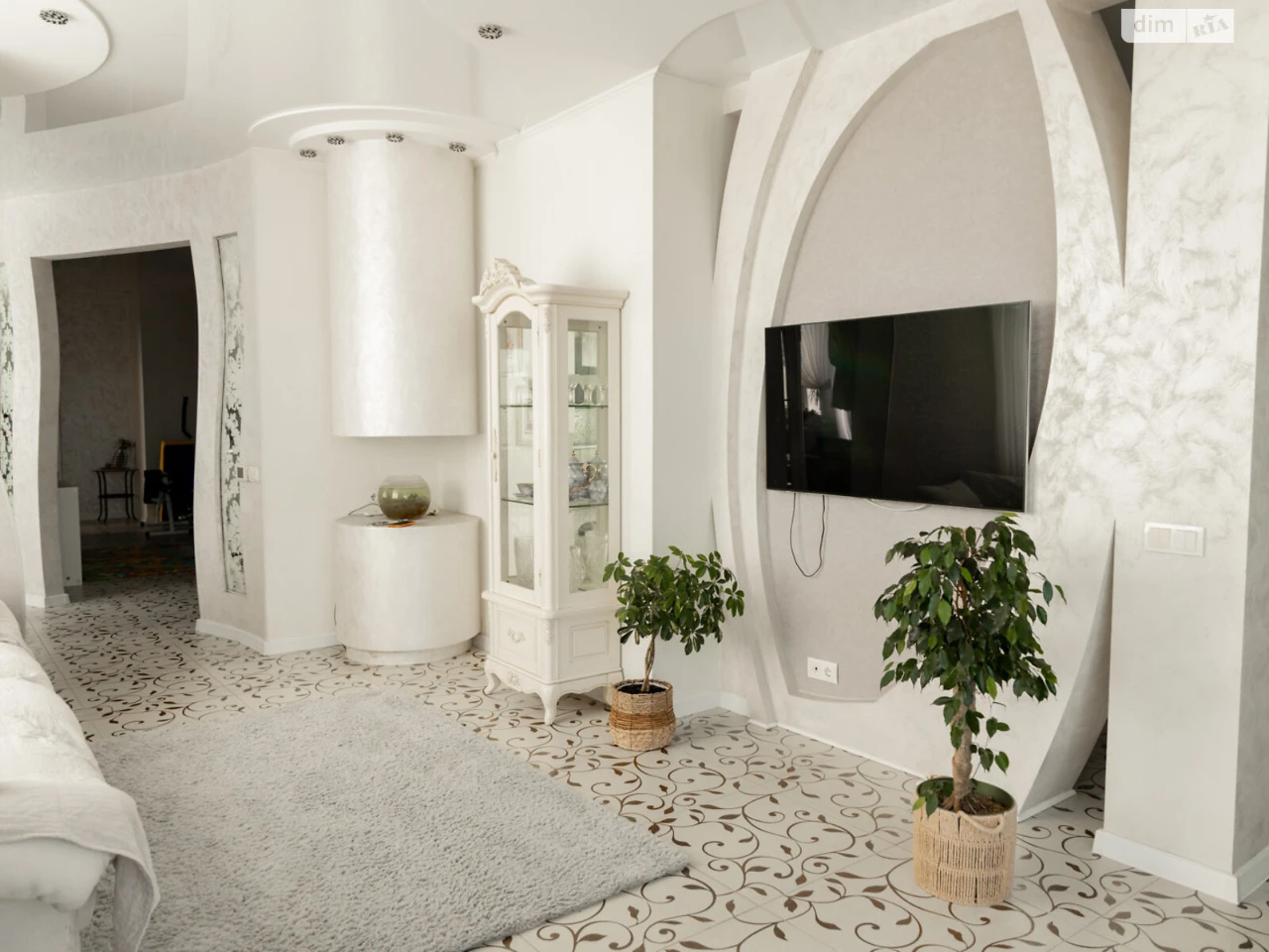 Apartment for Sale: Center