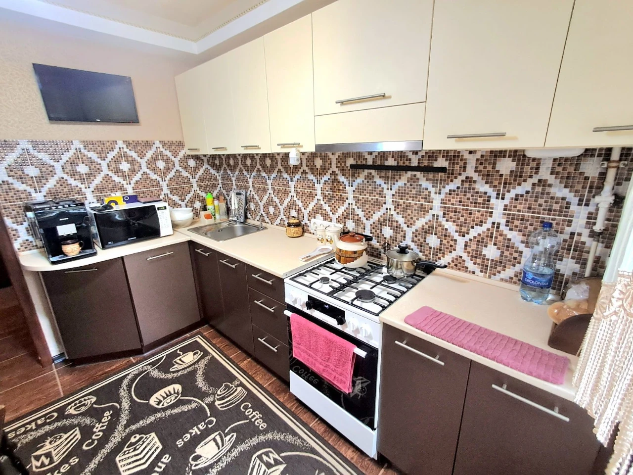 Sale of a beautiful 3-room apartment with renovation. Furniture+appliances!